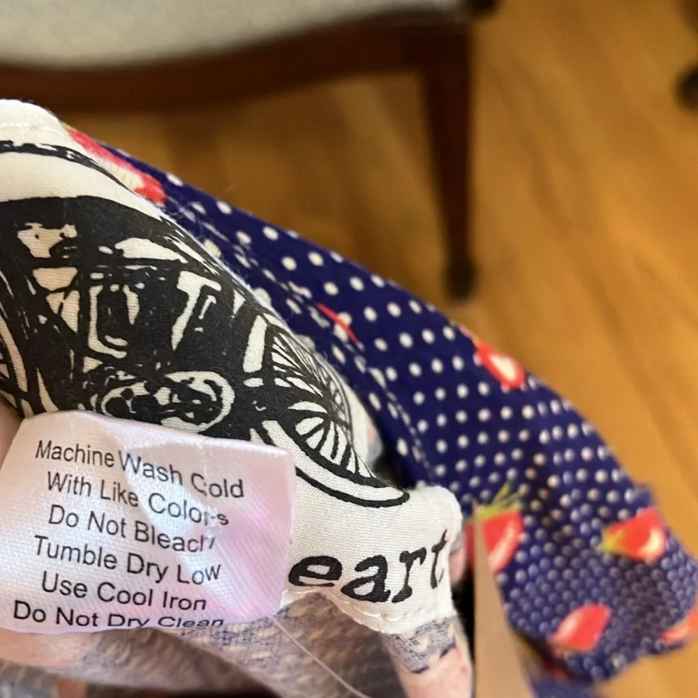 Effie's Heart The Buongiorno Blouse in Pomodoro Print - Picture 9 of 9